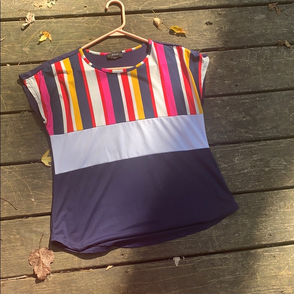 Multi color causal shirt.